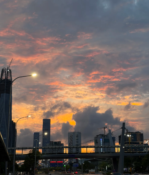 Harper372335's tweet photo. 沈みゆく夕日の美しさが、心に深く染み入るようです。 https://t.co/mLSqLCf7ny