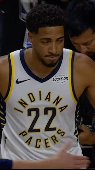 MattHumms's tweet photo. Who thinks @Hali should rock the 22 for now on? 🙋🏽‍♂️ #nba #IndianaPacers https://t.co/5KG6cFGxZd