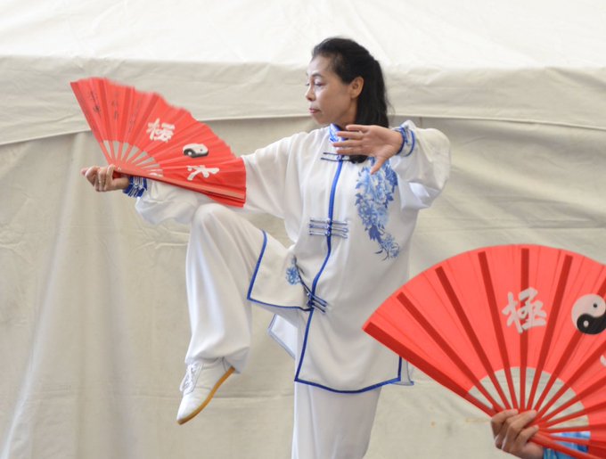 rokkenmichi5's tweet photo. 【11/7(土)は神戸新長田三国志祭！】
六間道会場ステージ⑤ 14時～ 
「太極拳演武」
■出演：李イン太極拳クラブ 
中国太極拳国家資格を持つ李イン先生を中心に、明るく楽しい太極拳クラブ。今年も24式から剣に扇に、太極拳の醍醐味をお楽しみください。 https://t.co/CWnOD1VkpB