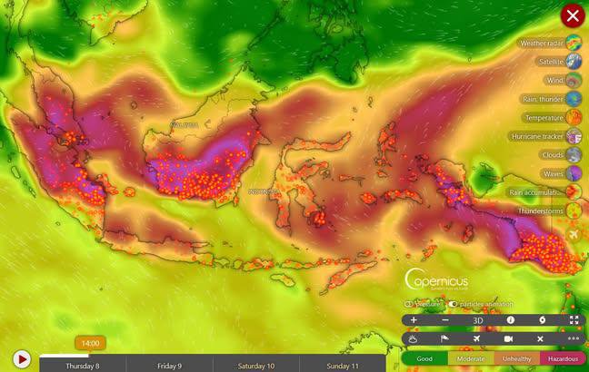 InFebriyan128's tweet photo. Kualitas udara di Indonesia lagi agak mengkhawatirkan nih, terutama karena ada masalah kebakaran hutan dan lahan (karhutla). 

Per 8 Oktober 2026, daerah kayak
📍Jambi sama 📍Pekanbaru bahkan sempat masuk daftar kota dengan udara ~~terburuk~~ di dunia.

Biar lebih kebayang, begini situasi di beberapa wilayah:

📍Jambi & Pekanbaru: Udara di sini masuk kategori berbahaya sampai parah banget. Jambi skor AQI-nya tembus 306, jadi mendingan kurangi aktivitas di luar ruangan dulu ya.

📍Palangka Raya & Palembang: Udara di dua kota ini juga kena imbas karhutla dan masuk kategori tidak sehat.❌️

📍Jakarta & Bogor: Buat yang tinggal di sini, udaranya masuk kategori tidak sehat untuk kelompok sensitif. Skor AQI Jakarta ada di kisaran 134–147, jadi kalau kamu punya asma atau sensitif sama debu, jangan lupa pakai masker kalau keluar rumah.😷

Beberapa tempat dengan udara paling bersih saat ini ada di Kendari (Sulawesi Tenggara), Malang, dan Lumajang (Jawa Timur), Nias - Mentawai, Teluk Cendrawasih dan sekitaran Wamena (?)

Kirain Jakarta aman 😪
Pemerintah pusat bisa lihat nggak ya?

Daerah kalian gimana?