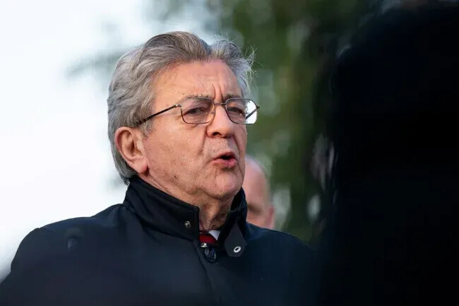 BFMTV's tweet photo. 🔴 EN DIRECT
Colère lycéenne: Jean-Luc Mélenchon présent à 15h sur la place de la Bastille à Paris
https://t.co/3LXqbOCKDm https://t.co/nJvVXt0ybV