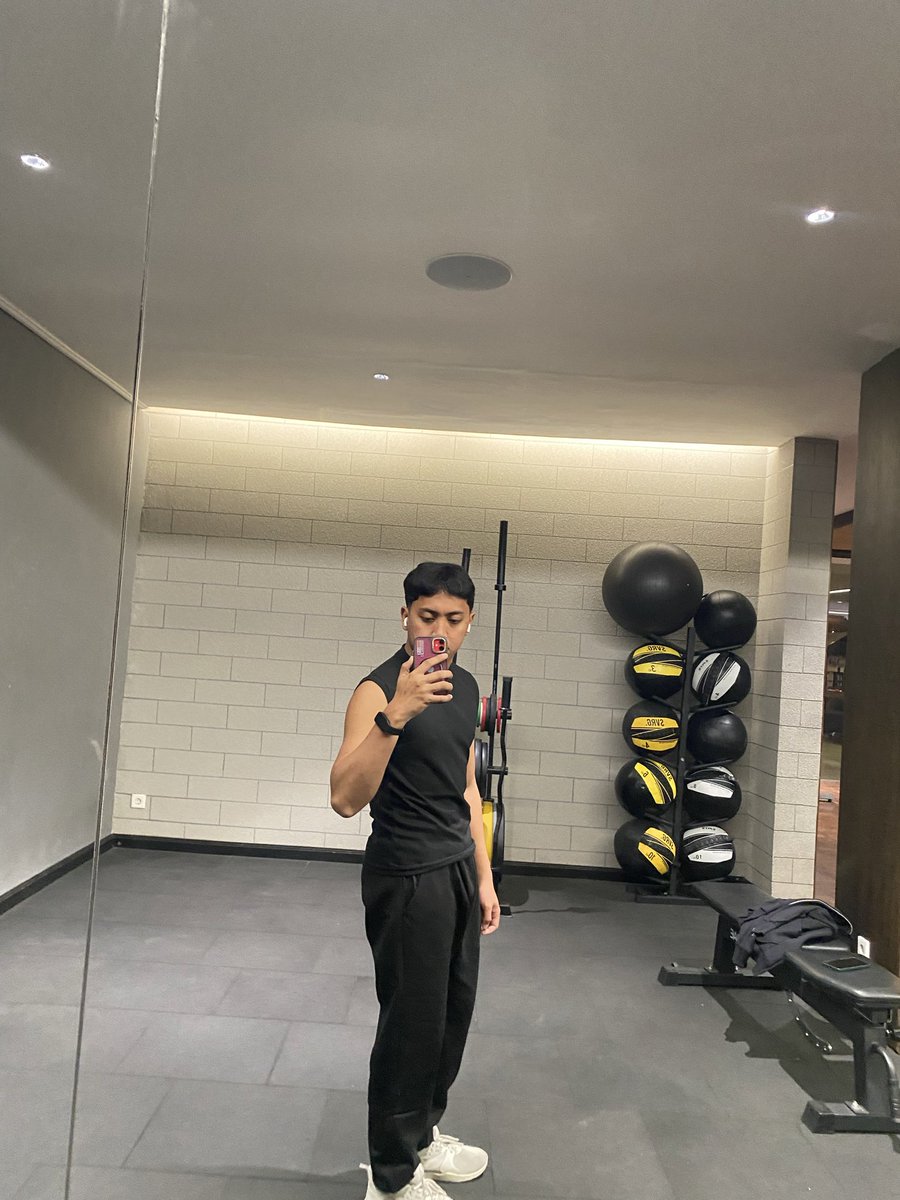 jose_madhani's tweet photo. gym night https://t.co/s0kuBFEWnS