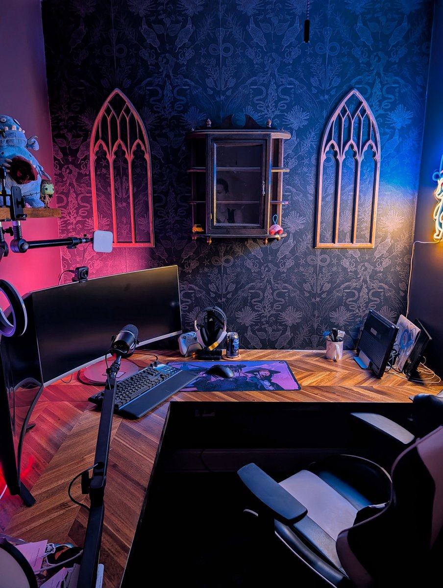 hallows_ev's tweet photo. Started decorating my goon cave :> https://t.co/NE6t2Kl3g7