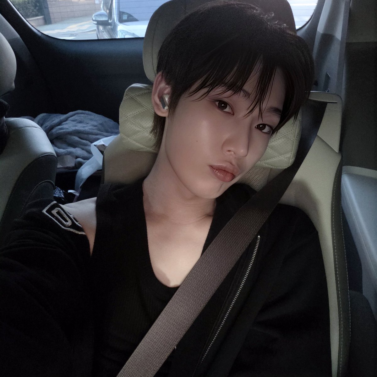 letsshugartalk's tweet photo. 20261008 엔하이픈 선우 디엠
휴대폰 보지말고 푹 자기🩶💤 https://t.co/4YMymRnYaj
