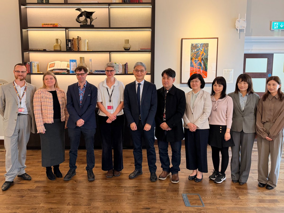 SOASTaiwan's tweet photo. On Tuesday, we were delighted to welcome a delegation from Taiwan’s NSTC to SOAS for a ceremonial signing celebrating our new Taiwan Studies Project! 

Prof. Dafydd Fell also introduced this year’s scholarship recipients to the delegation.

📸 Highlights from the ceremony! https://t.co/gl5iNigSQn