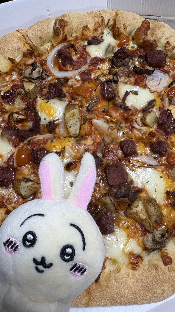 erea_reeaa's tweet photo. 우사기와 함께하는 피자🍕 https://t.co/Ivj0dSa5oQ