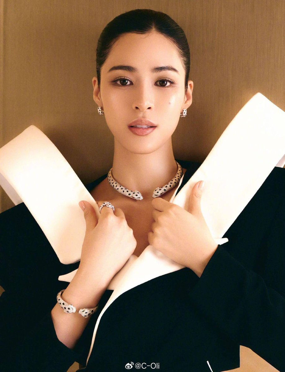 ReaperXing6's tweet photo. 好标志的一张俊脸
好小的一颗圆头

@linglingkwong  @cartier 
#Cartierthailand #Cartier
#linglingkwong #หลิงหลิงคอง‌ https://t.co/lWZuPSjIIC
