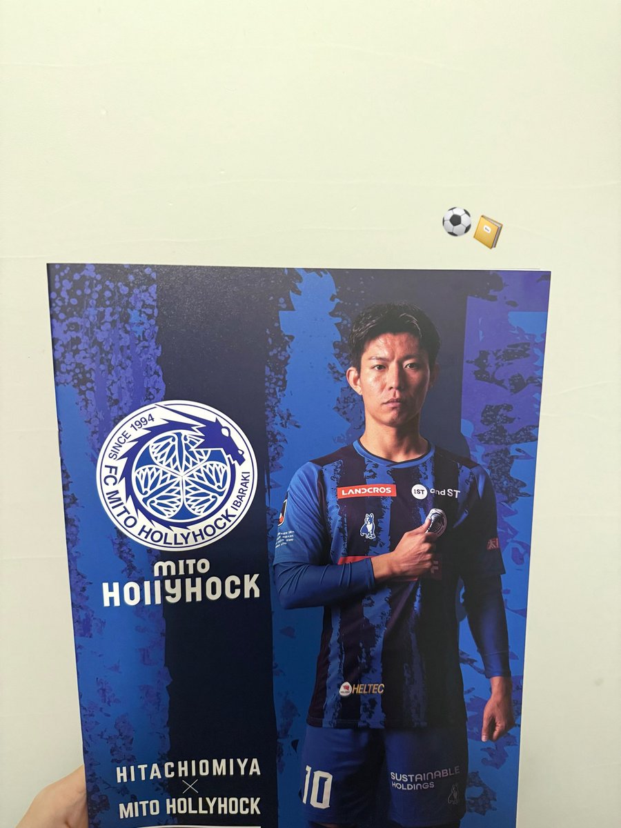 blue_Oo6's tweet photo. 渡邉新太選手とウーゴ選手のサイン会&amp;トークショー✍️🎤
先着でかっこいいノートいただいてしまった🌟
常陸大宮市の良いところたくさん見つけてね〜🪄🪄
#水戸ホーリーホック https://t.co/I2f1AeRDmS