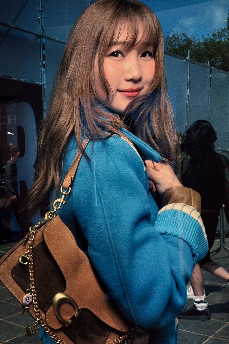 _taka_syun's tweet photo. 街歩いてたら
かわいい子とすれ違ったわい
二度見したわい
高級バッグ👜買いそうになったわい🤣 https://t.co/dYgmP8iAAp