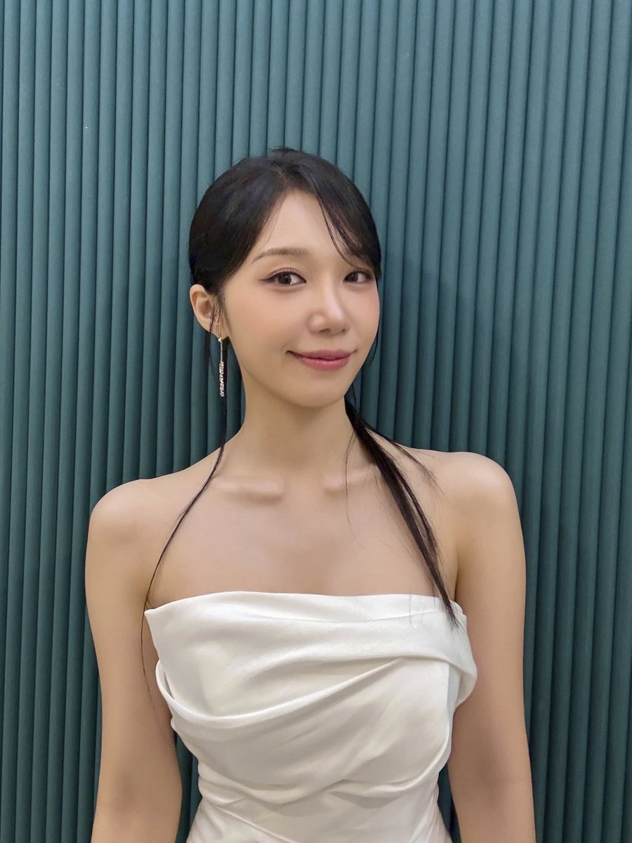 JeongEunJi_X's tweet photo. [#정은지]

<2026 서울드라마어워즈> OST상과 작품상 시상자로 함께한 은지!✨

뜻깊은 자리에 함께할 수 있어서 영광이었습니다!🤗

#은지 #JEONGEUNJI
#에이핑크 #Apink https://t.co/dEzNNKaYiP