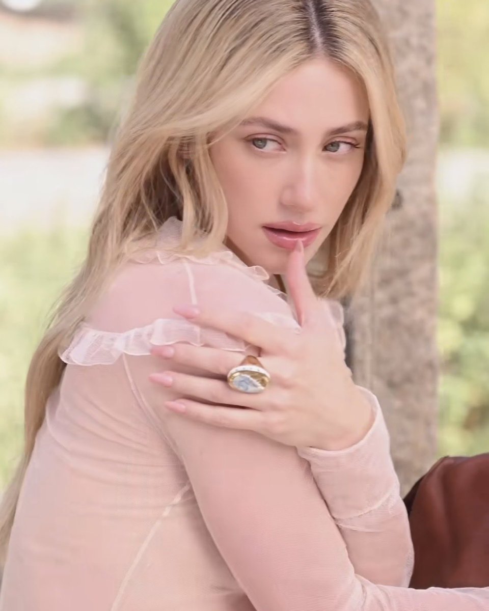 oliveilysm's tweet photo. lili for glamour germany 💌 just stunning https://t.co/5BR01alGkH