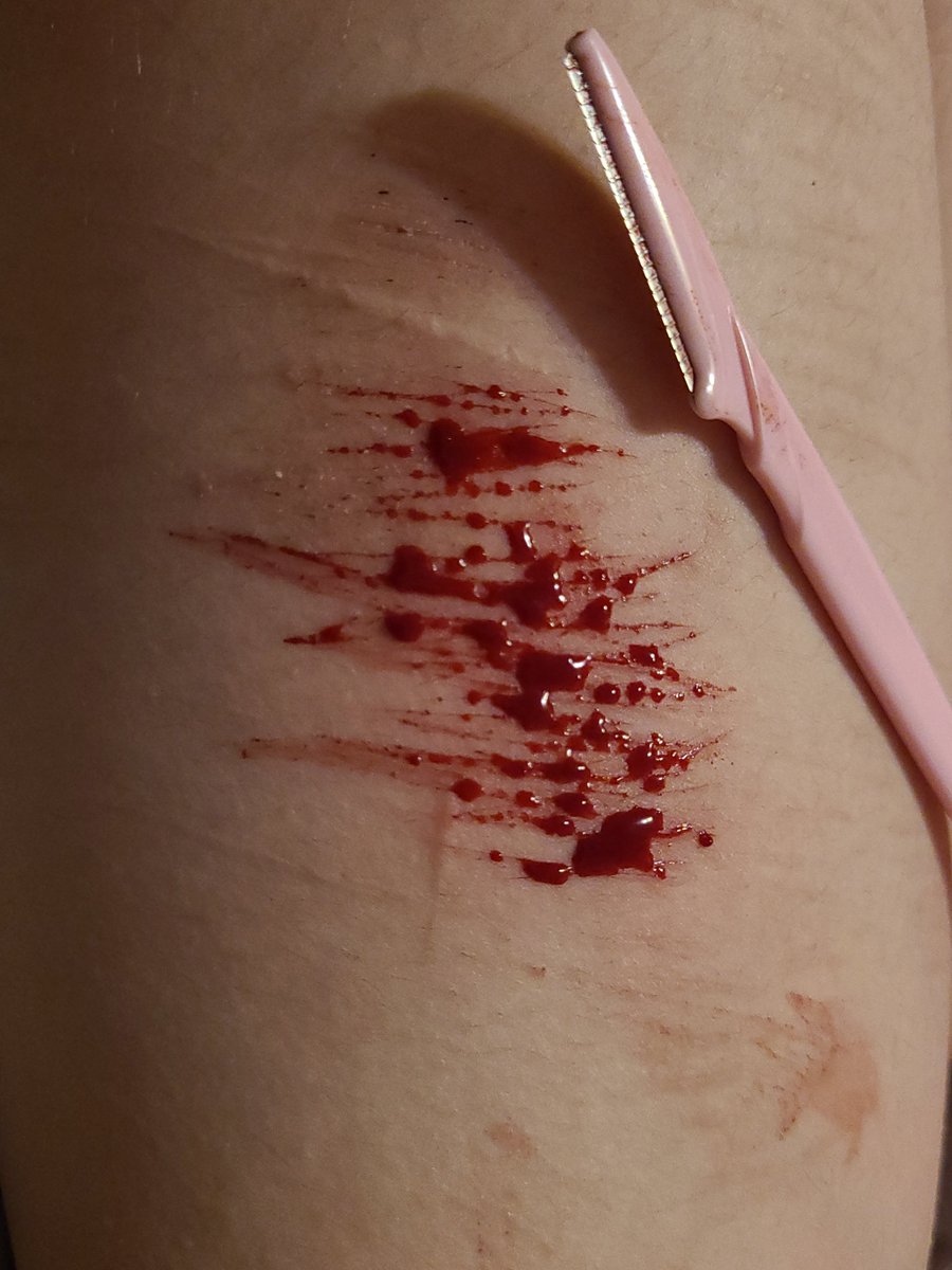 Meowtastic4kast's tweet photo. Tonight's sesh 😽 !!SFX makeup!! block don't report #shtwt #shetwt https://t.co/qocMHy9lIe