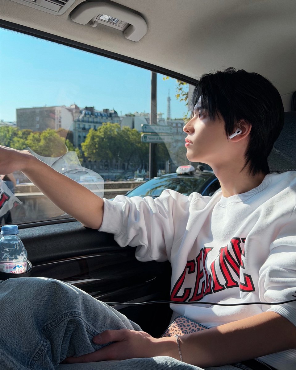 TWS__SHlNYU's tweet photo. 🌳🥖

#SHINYU #신유 #シニュ
#TWS #투어스  #トゥアス #247WithUs https://t.co/sXGfv841mL