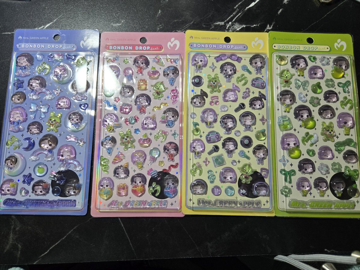 MiRuKu_KT's tweet photo. ミセスのボンドロが届いたのでやりたかったスマホケース埋めつ���し🥰
可愛すぎる～！🍏💚 https://t.co/LAFIl24ZdF