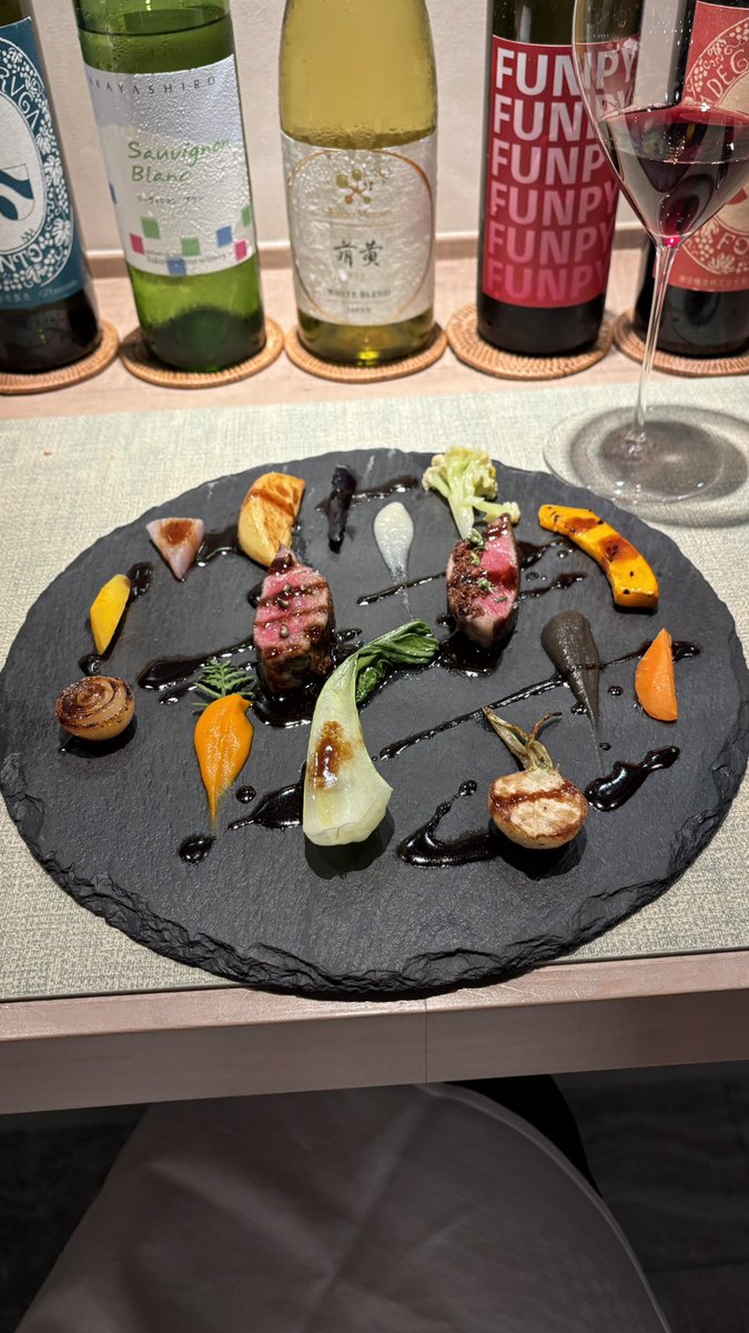 yumichanlog's tweet photo. 📍 Restaurant La+（ラプラス）
成城学園前駅から徒歩1分。世田谷の高級住宅街に佇む街のフレンチレストラン🥂
野菜が主役のフルコースはヘルシーながら、満足感はしっかり🙆‍♀️日本ワインのみりょくも再発見できて、至福のひと時でした☺️ #PR #成城学園前 #成城学園前グルメ #世田谷グルメ #世田谷区 https://t.co/GR1STdzR8T