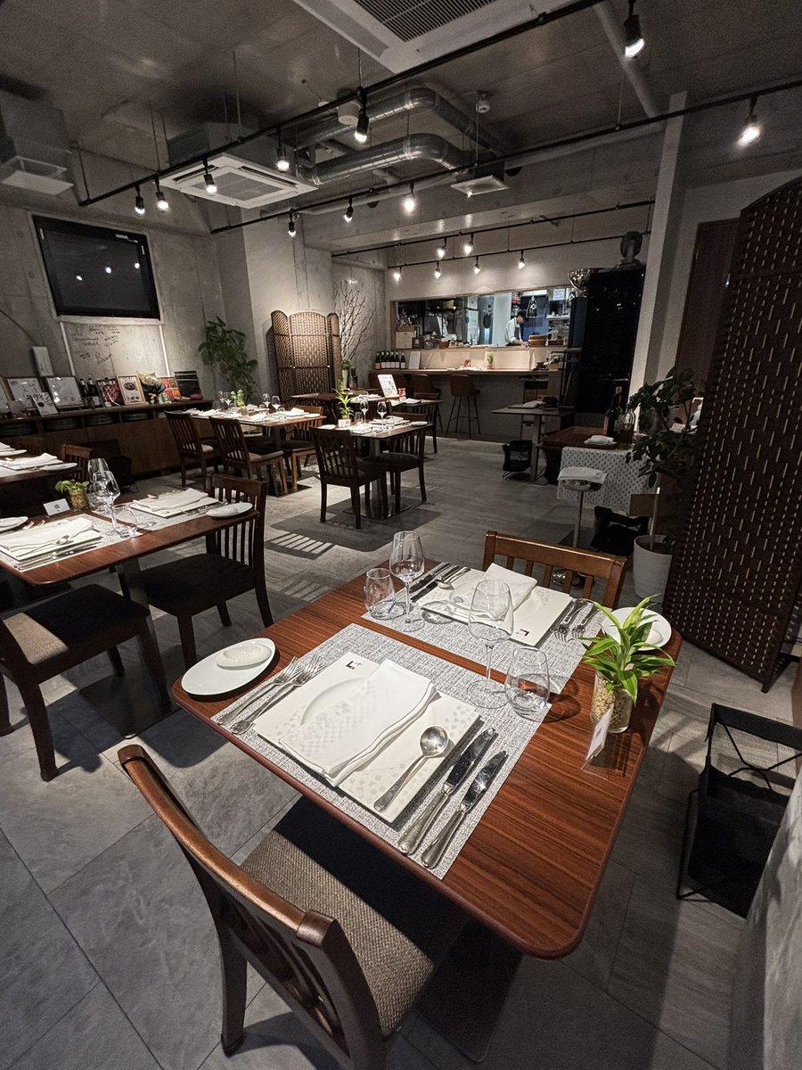 yumichanlog's tweet photo. 📍 Restaurant La+（ラプラス）
成城学園前駅から徒歩1分。世田谷の高級住宅街に佇む街のフレンチレストラン🥂
野菜が主役のフルコースはヘルシーながら、満足感はしっかり🙆‍♀️日本ワインのみりょくも再発見できて、至福のひと時でした☺️ #PR #成城学園前 #成城学園前グルメ #世田谷グルメ #世田谷区 https://t.co/GR1STdzR8T