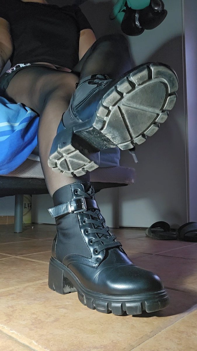 goddespersef's tweet photo. Lame suelas te cuesta resistirte a lamerlas y adorarlas 
#finsub #moneyslave #humanATM #sissy #feet https://t.co/4IohhQb8R4