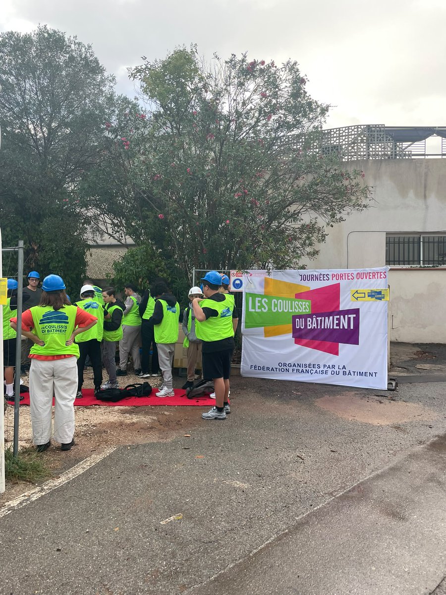 mlcorail's tweet photo. 🏗️ Semaine du BTP et du TP : la @mlcorail sur le terrain ! À Toulon, 2 jeunes ont découvert le chantier « Clos Lily », échangé avec des professionnels et exploré des opportunités d’emploi et d’alternance dans le BTP. 🤝 #BTP #Emploi #Alternance https://t.co/bGmEjtYARI