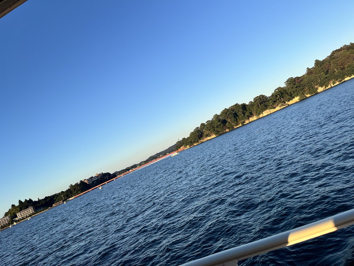 Qkiki87's tweet photo. 松島にも行ったんですが雲ひとつない快晴だったし夕焼けまで綺麗でしたﾖ🌅 https://t.co/3qCTs0Cxnj