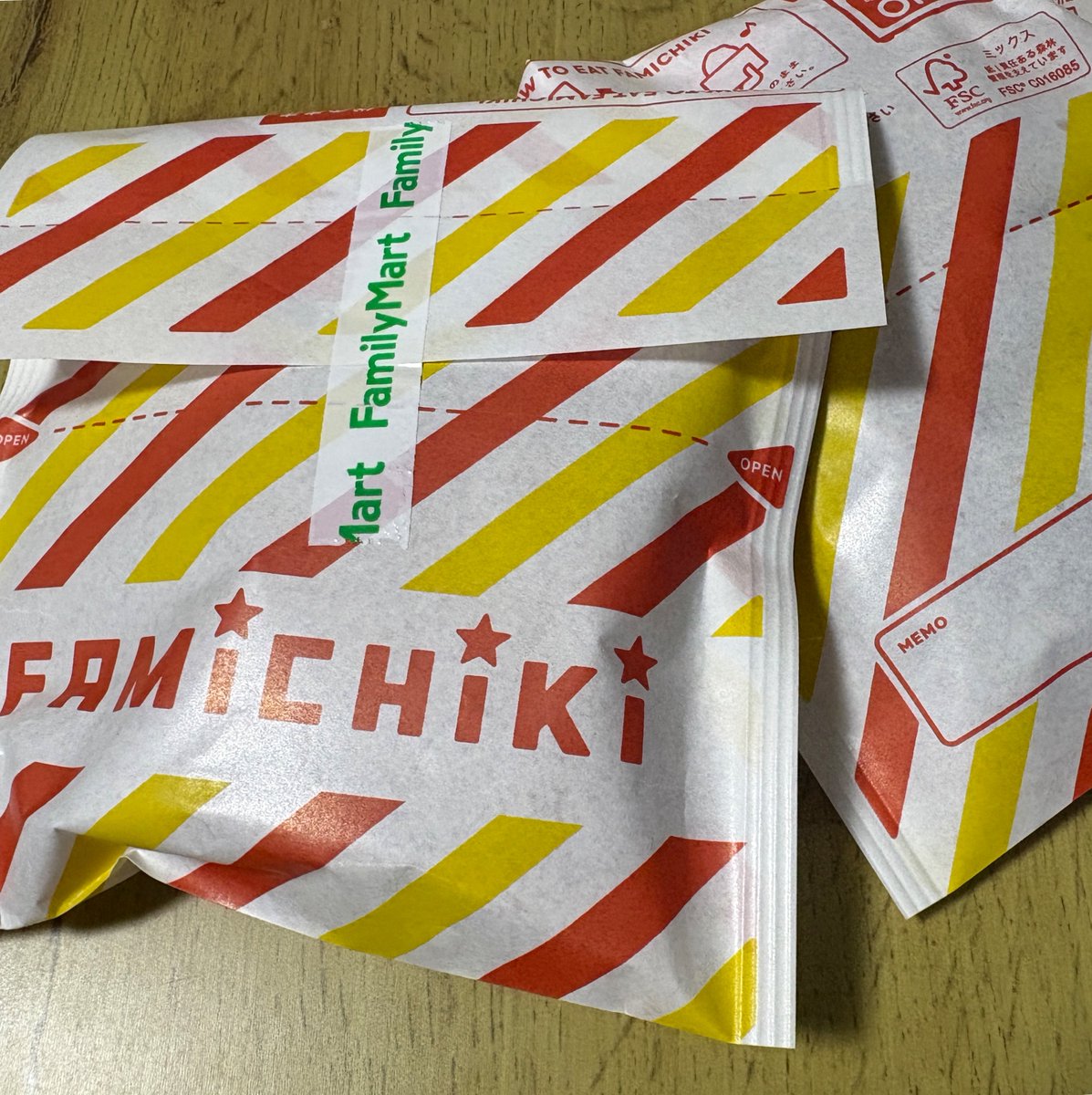 mouse_niku's tweet photo. 晩御飯にファミチキ買って来た！！
山椒のやーつ！！うまそぉ
普通のファミチキも買ったよ🥩
吉乃さんも食べた？ https://t.co/qzIAmtda9D