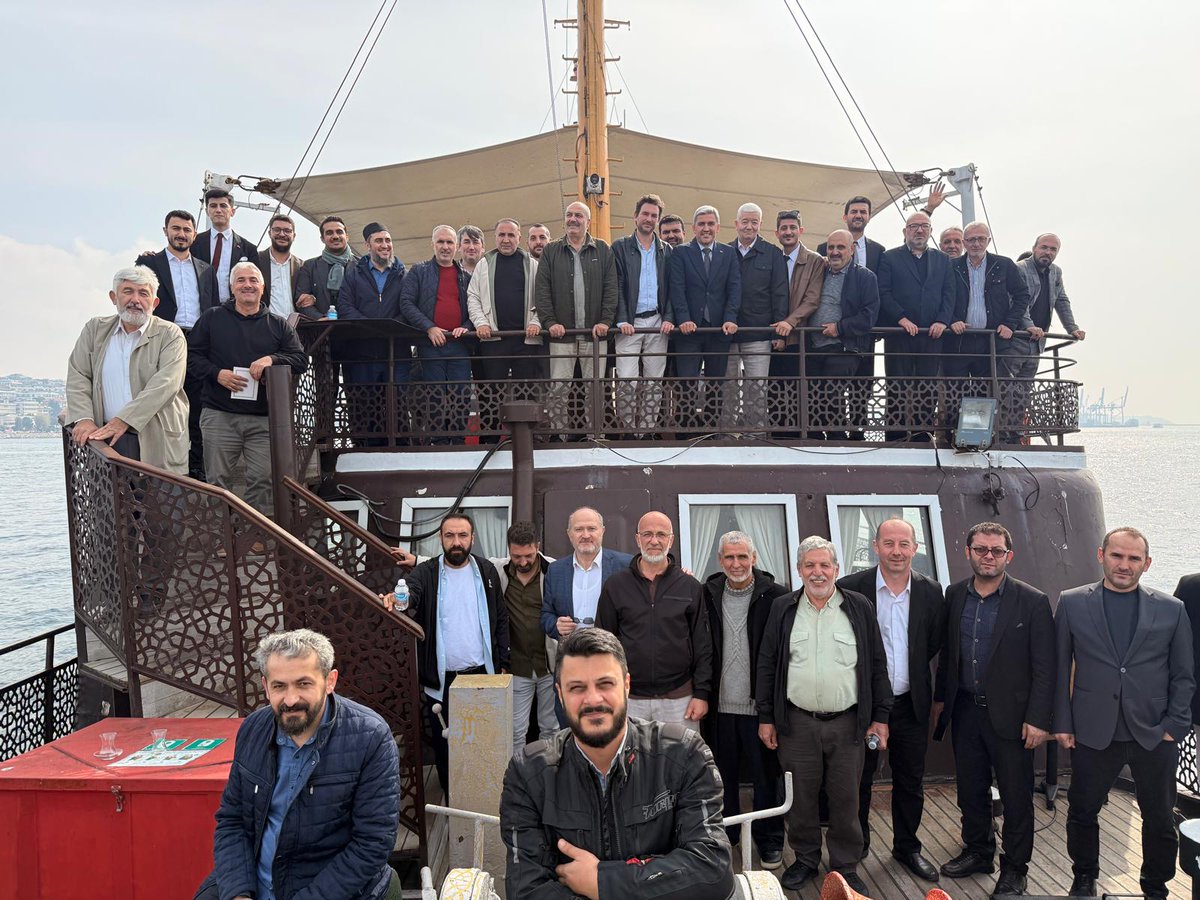 BeyogluMftlg1's tweet photo. Camiler ve Din Görevlileri Haftası münasebetiyle, Müftülüğümüz tarafından din görevlilerimiz ile meslek hayatları boyunca ilçemize değerli hizmetlerde bulunmuş emekli din görevlilerimizi buluşturan anlamlı bir Boğaz Turu Programı düzenlendi. ⏩https://t.co/yirSPU6uju https://t.co/pvzHAlZT7x
