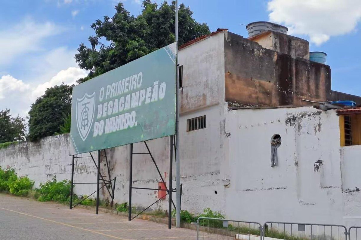 Implicante9's tweet photo. Nunca uma rebaixamento foi tão merecido!

Vai ser aristocrata na terceira divisão!

Lixo! https://t.co/xmdpT7tvtd