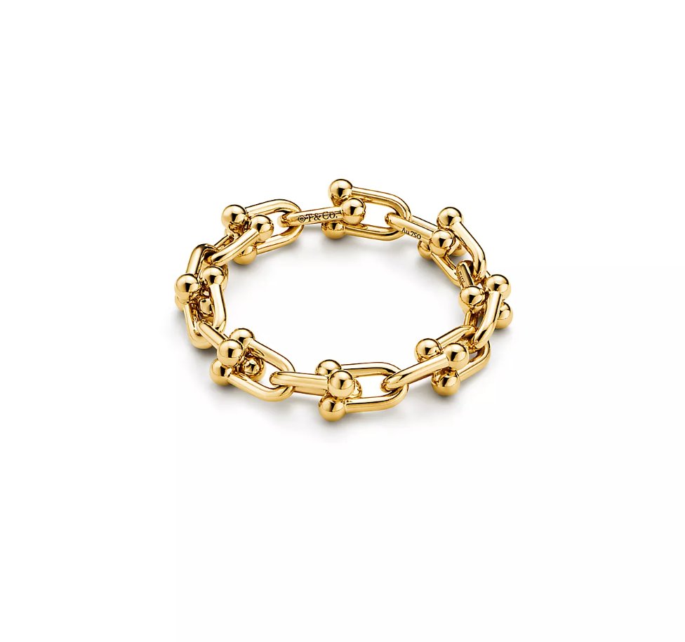 jewelrykaumaeni's tweet photo. ティファニーのハードウェア、人気のマイクロサイズより小さいサイズが新しく出てる！
従来より華奢で日本人好みのサイズ感。
チェーンリングは抜け感があるし、これくらい細いと他のリングとの重ね着けにもかなり使いやすそう
価格も従来のマイクロより手が届きやすくなってるのもありがたい https://t.co/70RTuZ86I4