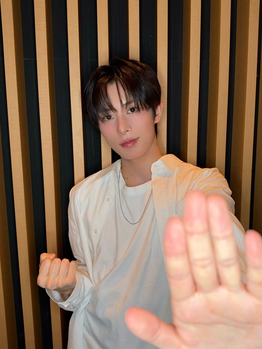 KO1KEYZofficial's tweet photo. [📸] 261008

「 #MCOUNTDOWN 」
감사합니다!

⚽️ #RYOGA
Detail ➡︎https://t.co/9FDkq6cgqb

MV
🔗https://t.co/81V0MM1Txc
Apple Music
🔗https://t.co/PaI0ohkhSW
Spotify
🔗https://t.co/WM78kv1096

#엠카운트다운
#KO1KEYZ #코이키즈 https://t.co/u2Zkg3LpGb