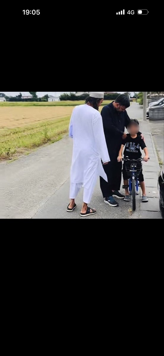 hikaruganji's tweet photo. 富山県で９歳の男の子がイスラムにレイプされました。
小さいお子さんをお持ちの方々はイスラムには
近寄らない、関わらない、話さないの

3ない運動を教えて下さい。

男の子でも、女の子でも、構わずレイプします。 https://t.co/QkP5DXpBuN