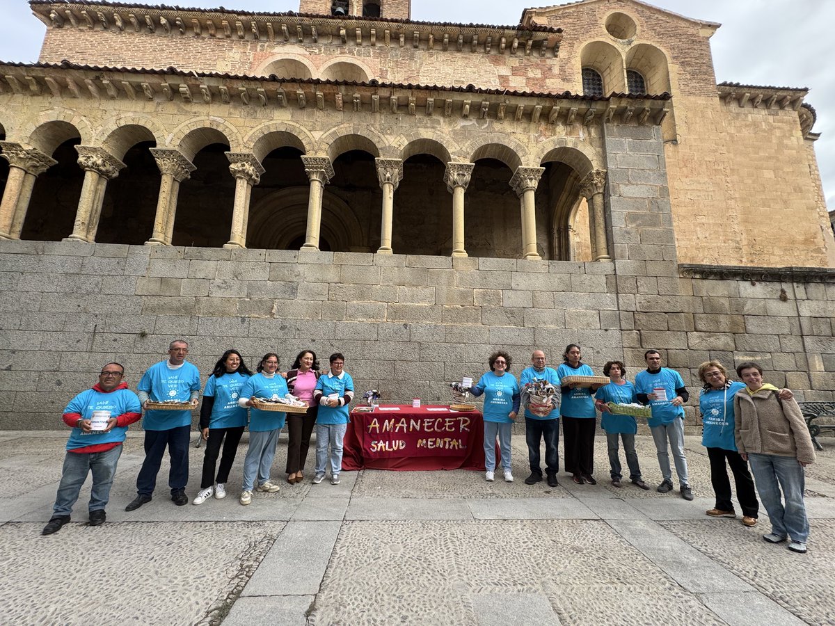 DipuSG's tweet photo. 💐🫂 @amanecersg ha salido a la calle para concienciar sobre la importancia de su labor

📆 Cada 10 de octubre se celebra el Día Mundial de la Salud Mental y la Diputación de Segovia ha vuelto a mostrar su apoyo al colectivo https://t.co/1Cy1ksK7BB