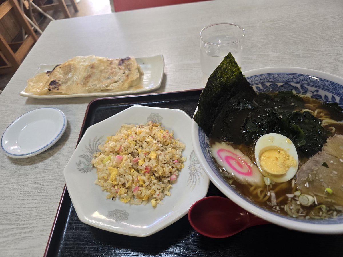 Don0708's tweet photo. 帰宅道沿い飯
東立石
あゆ太さん
街中華についつい気が向いてしまうのぉ
半チャラーメン+大葉餃子
チャーハンさっぱりして美味しゅうございました
都内の街中華のランチはリーズナブルで良き https://t.co/SBqXKYtsWI