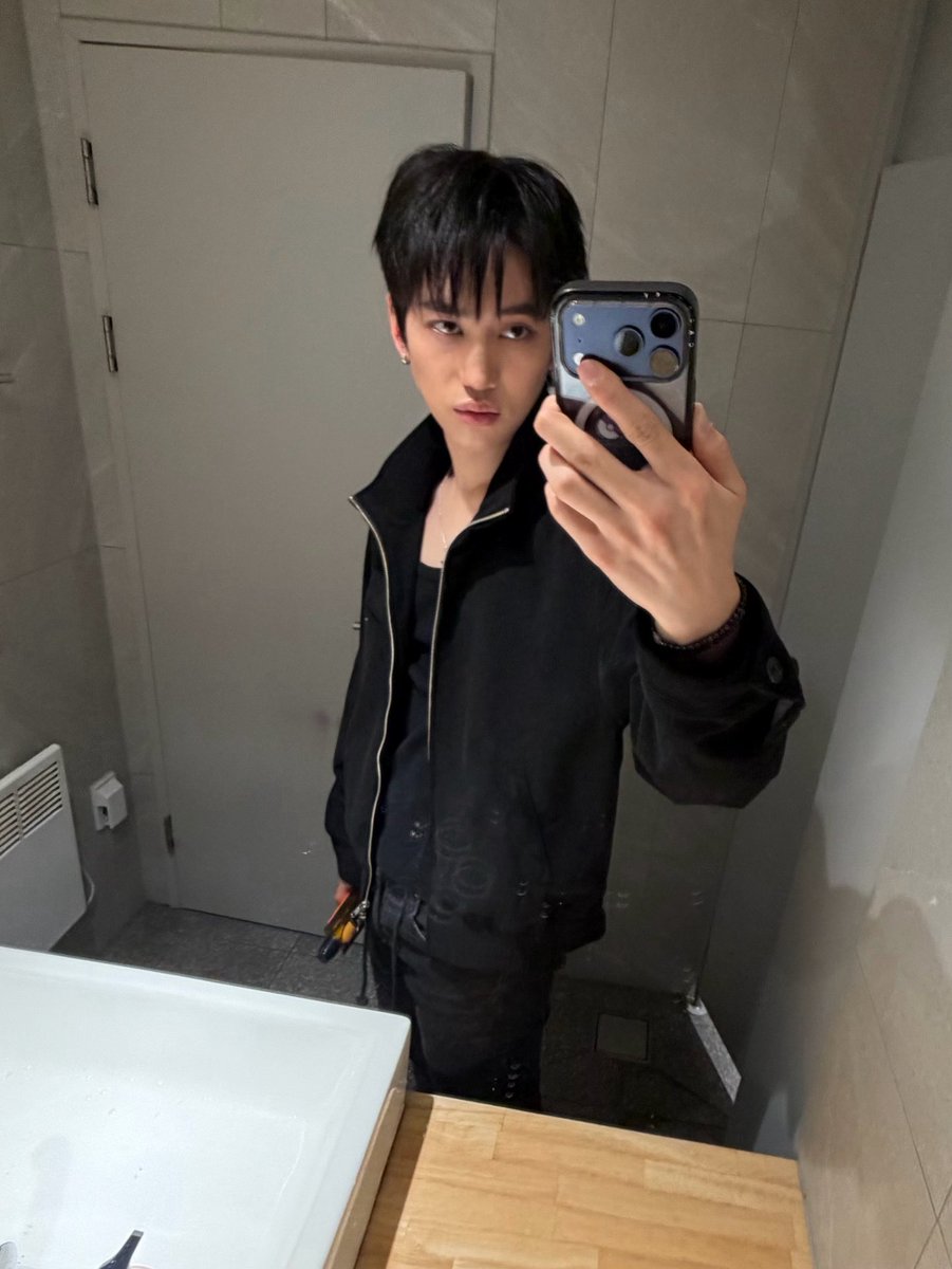 id6feed's tweet photo. 261008 📸 withfan 

#idntt #아이덴티티 
#kimjuho #김주호 https://t.co/09y2gT5PeX