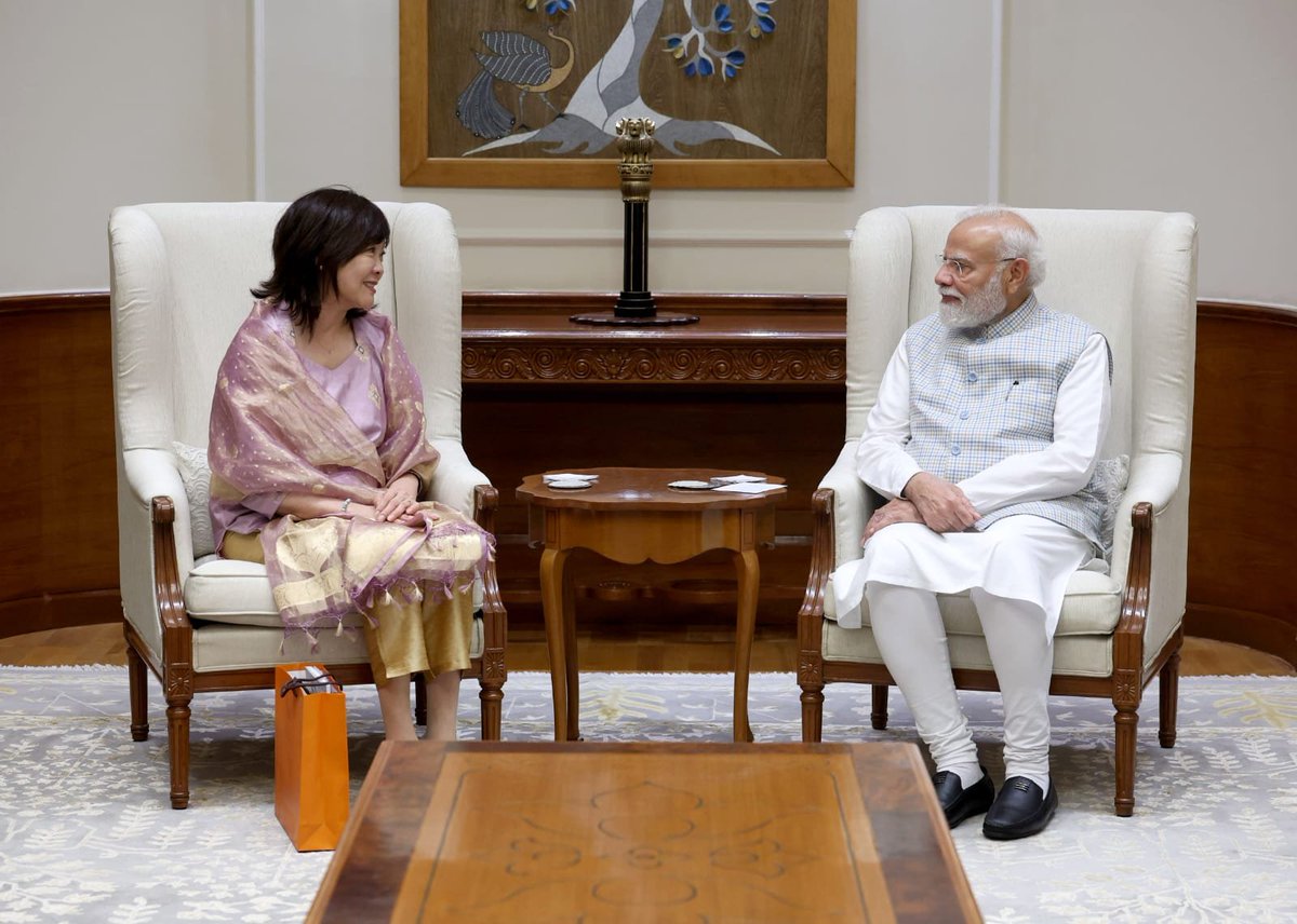 akie_official's tweet photo. モディ首相にお会いいただき、そのあたたかさに今日も涙が止まりませんでした。
日印の絆をもっともっと強くしていくために、できることをしていきたいと思います。
主人もきっと同席していたはず・・・ https://t.co/KYCnnL6Itu