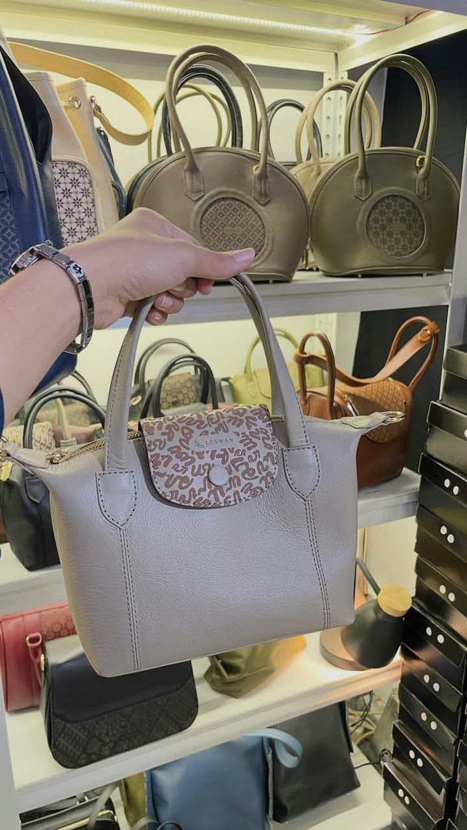 azaelovein's tweet photo. Brand leswan leather , tas, dompet, id card, ikat pinggang, bagcharm. Semuanya hasil kreatifitasnya 🫶🏻

Toko oyennya bapak https://t.co/jYsHqQBYW7

📍Alamat: Jl. Danau Giji C5-C4, Sawojajar, Malang. https://t.co/PE4boBd4Lo