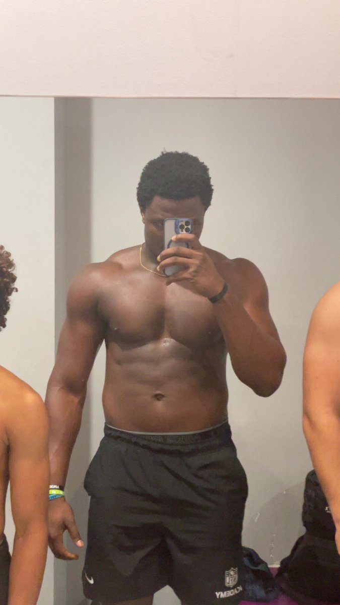 asap_victoh's tweet photo. 6’5|| 280lbs|| Defensive end||
@KrisDurham16  @chasebaker91 @CoachK_Baker  @CoachTuioti92 https://t.co/jPL9ku38lC