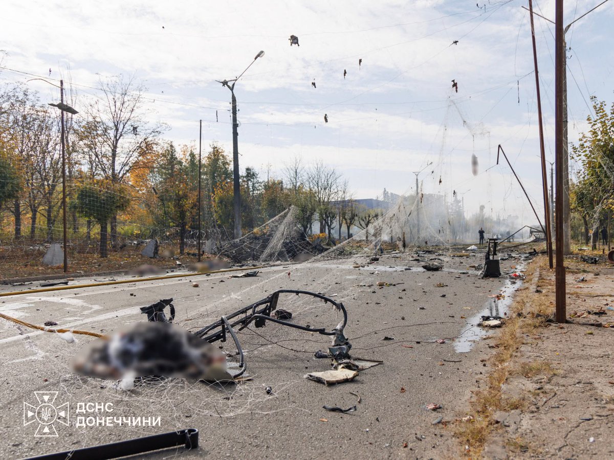 GlushkoDenys's tweet photo. ❤️‍🩹 33 KILLED, 18 INJURED IN RUSSIAN STRIKE ON PASSENGER BUS IN KRAMATORSK, DONETSK OBLAST, STATE EMERGENCY SERVICE SAID. 

The attack sparked fires in two buses and the surrounding area. Emergency crews assisted the wounded and extinguished the fires.

📷 DSNS/Telegram https://t.co/TVxMW20NaX