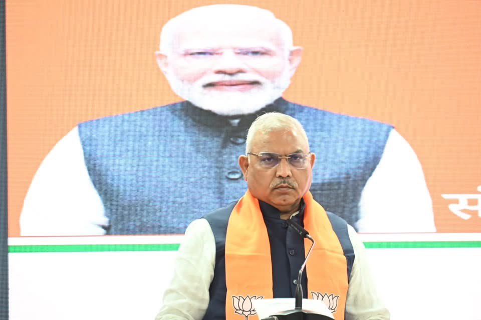 shivprakashbjp's tweet photo. महाराष्ट्र भाजपा प्रदेश “सेवा संकल्प अभियान” की समीक्षा, आगामी कार्यक्रमों की योजना, प्रदेश प्रभारियों एवं संगठन मंत्रियों की परिचयात्मक बैठक में ।

महाराष्ट्र भाजपा प्रदेशाच्या “सेवा संकल्प अभियाना”च्या आढावा बैठकीत, आगामी कार्यक्रमांचे नियोजन तसेच प्रदेश प्रभारी व संघटन मंत्र्यांच्या परिचयात्मक बैठकीत.
@BJP4Maharashtra 
@BJP4Mumbai