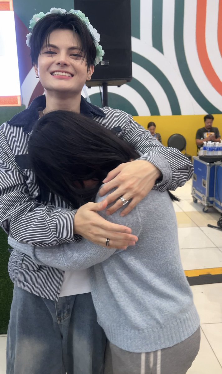fr4nzchise_'s tweet photo. NOT A FAN OF HUGS PERO PAG KAY THADDEUS… SI THADDEUS YUN E

DAYONE BUSKING ENCORE
#DAYONEOfficial #ThisIsDAYONE https://t.co/orx2JLmvfI