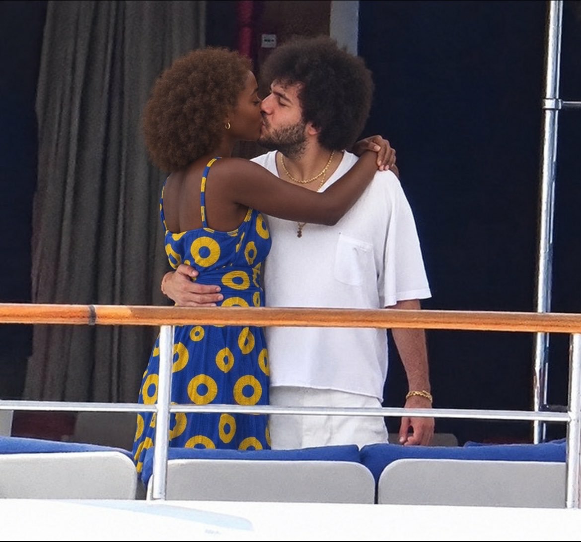 Mickiemesh1's tweet photo. So benny blanco cheated on selena gomez twice? https://t.co/DkECmoWOap