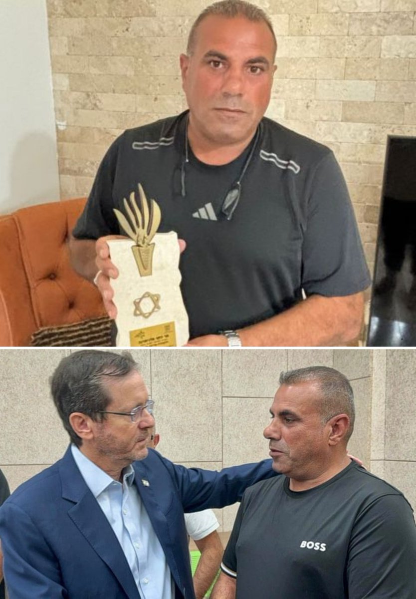 Jakob_Reimann's tweet photo. Der in Israel lebende palästinensische Beduine Yousef Zyadna hat am 7. Oktober 2023 mit seinem Minibus 30 Leute von Nova Festival gerettet und wurde dafür geehrt.

Jetzt hat das isr. Regime mit Bulldozern sein Lagerhaus, seinen Hühnerstall und das Haus seines Neffen zerstört. https://t.co/AofFJ8XIyd