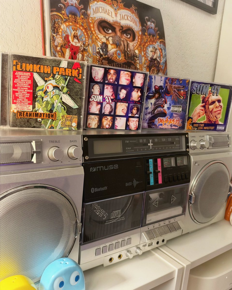 Jerem87twt's tweet photo. T’as eu un de ces albums ? Mon adolescence !🔥🤘🎸Les meilleurs souvenirs 🥹 Les balades en MBK Nitro puis en Suzuki SMX avec les amis ! Époque Tony Hawk, Dave Mirra !
#annees2000 #souvienstoi #nostalgia #generation90 #modzii https://t.co/E8z6cymAAL
