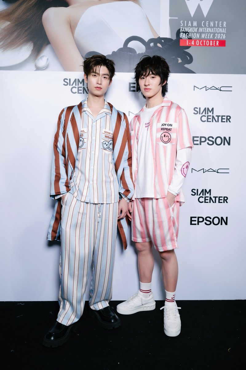 EverydaynewsTH's tweet photo. SLEEPING CLOUD นิยาม  Comfort สู่ Fashion Lifestyle พา "ชุดนอน" สู่แฟชั่นรันเวย์ ใน Bangkok International Fashion Week 2026 ร่วมกับ Siam Center ภายใต้คอนเซ็ปต์ "Chic & Comfort PJs" นำเสนอ 25 ลุคเล่าผ่านคอนเซ็ปต์ Your 7-Day PJs ชุดนอนสำหรับทุกวันของคุณ ด้วยนวัตกรรม "ผ้าติดแอร์" โครงสร้างผ้า
LYOCOOLS วัสดุจากเส้นใยธรรมชาติแท้ Signature ของ Sleeping cloud ด้วยมาตรฐาน CoolMode Label &
Antibacteria Tested ที่ออกแบบมาเพื่อสวมใส่นอนโดยเฉพาะ

โดยมี "เชอแตม-ณมน" ทำการแสดงเปิดโชว์ พร้อมเหล่าศิลปิน "โทมัส-ธีร์ทัศน์, ก้อง-ก้องภพ, และ เมเบิ้ล-สิริวลี, แป้งจี่-ปภาวรินท์" ร่วมเดินฟินาเล่ปิดโชว์
.
พร้อมเปิดตัวคอลเลกชันใหม่ "Travel Ready PJs" ที่พาความสบายของชุดนอนออกเดินทางไปด้วยกันสำหรับ SLEEPING CLOUD Comfort ไม่ใช่ แค่ความรู้สึก แต่คือ Character ที่สะท้อนความเป็นคุณ

พบกับ SLEEPING CLOUD ได้ที่ Flagship Store สาขา Siam Center ชั้น 1, Siam Paragon ชั้น 3, ICONSIAM ชั้น 1, Central EastVille ชั้น 1 และ Mega Bangna ชั้น 1

#EVERYDAYth #thomaskong
#Blejie #theewave
#SleepingcloudTH
#SiamCenterBIFW2026
#BIFW2026