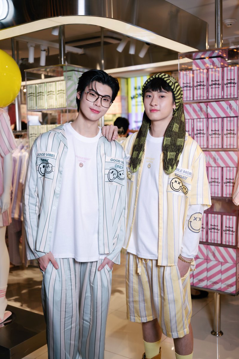 EverydaynewsTH's tweet photo. SLEEPING CLOUD นิยาม  Comfort สู่ Fashion Lifestyle พา "ชุดนอน" สู่แฟชั่นรันเวย์ ใน Bangkok International Fashion Week 2026 ร่วมกับ Siam Center ภายใต้คอนเซ็ปต์ "Chic & Comfort PJs" นำเสนอ 25 ลุคเล่าผ่านคอนเซ็ปต์ Your 7-Day PJs ชุดนอนสำหรับทุกวันของคุณ ด้วยนวัตกรรม "ผ้าติดแอร์" โครงสร้างผ้า
LYOCOOLS วัสดุจากเส้นใยธรรมชาติแท้ Signature ของ Sleeping cloud ด้วยมาตรฐาน CoolMode Label &
Antibacteria Tested ที่ออกแบบมาเพื่อสวมใส่นอนโดยเฉพาะ

โดยมี "เชอแตม-ณมน" ทำการแสดงเปิดโชว์ พร้อมเหล่าศิลปิน "โทมัส-ธีร์ทัศน์, ก้อง-ก้องภพ, และ เมเบิ้ล-สิริวลี, แป้งจี่-ปภาวรินท์" ร่วมเดินฟินาเล่ปิดโชว์
.
พร้อมเปิดตัวคอลเลกชันใหม่ "Travel Ready PJs" ที่พาความสบายของชุดนอนออกเดินทางไปด้วยกันสำหรับ SLEEPING CLOUD Comfort ไม่ใช่ แค่ความรู้สึก แต่คือ Character ที่สะท้อนความเป็นคุณ

พบกับ SLEEPING CLOUD ได้ที่ Flagship Store สาขา Siam Center ชั้น 1, Siam Paragon ชั้น 3, ICONSIAM ชั้น 1, Central EastVille ชั้น 1 และ Mega Bangna ชั้น 1

#EVERYDAYth #thomaskong
#Blejie #theewave
#SleepingcloudTH
#SiamCenterBIFW2026
#BIFW2026