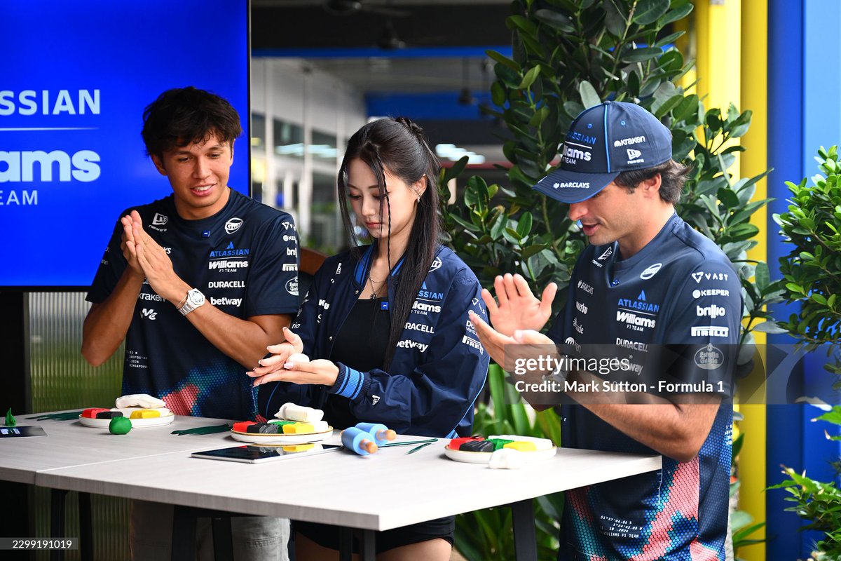 kun_once2129's tweet photo. F1 Grand Prix Of Singapore - Previews 
#쯔위 #TZUYU
#트와이스 #TWICE
@JYPETWICE https://t.co/cIofhOJv9N