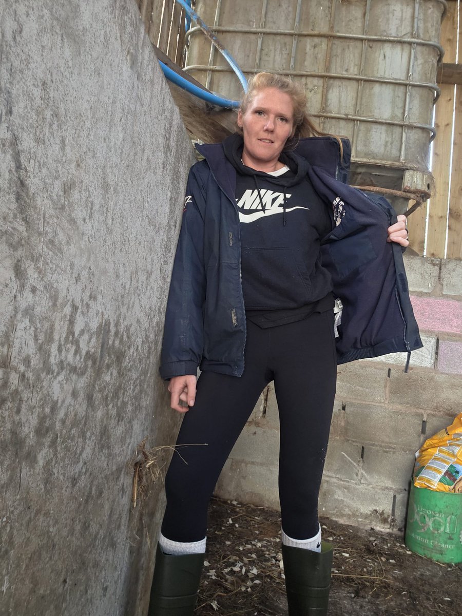 thatfarmlass's tweet photo. GUESS WHAT COLOUR UNDERWEAR I HAVE ON !! https://t.co/V9Rb5m7MEP