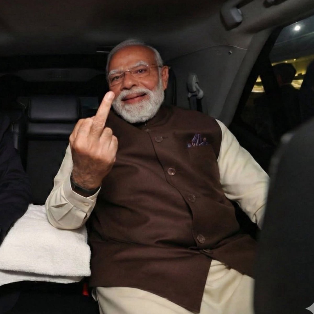 Srikar4646's tweet photo. @dhruv_rathee @Cop66341 @narendramodi https://t.co/YJYpVqjqtn
