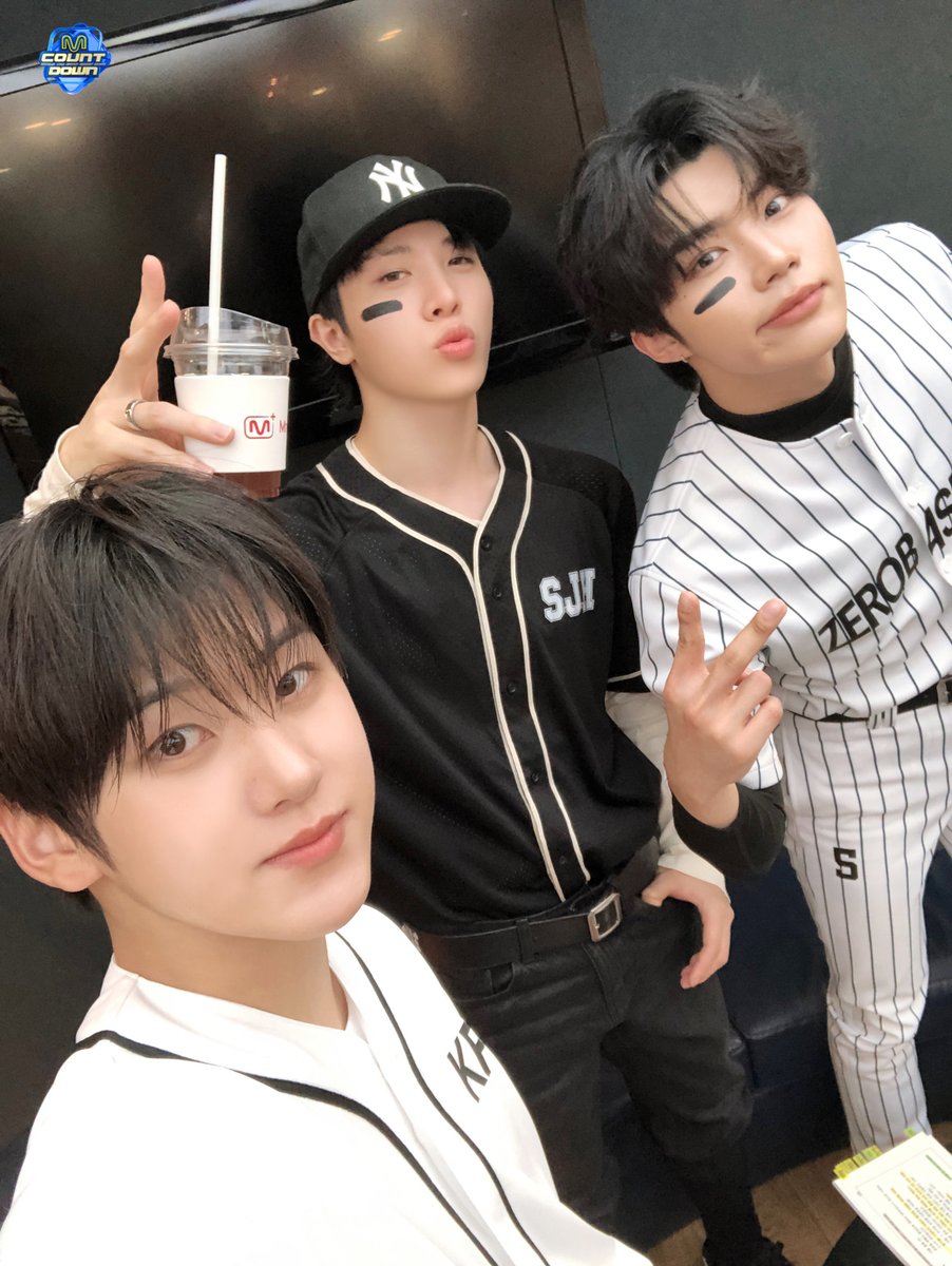 MnetMcountdown's tweet photo. 트메, 제로즈, 위플립 어디가요?
                                                                                엠카 본방 사수,, 

내일은 뭐해요
                                                                                 엠카 재방,,

…목요일은요
                                                                                  엠카,,,,,,,

혹시 엠카 MC예요?

#MCOUNTDOWN #엠카운트다운
#소정환 #박건욱 #계훈 #TREASURE #ZEROBASEONE #KickFlip