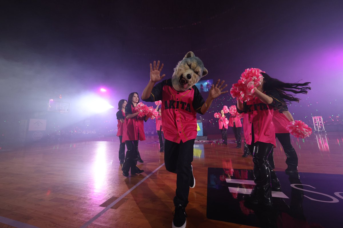 AKITA_NH's tweet photo. 【GAME DAY】🏀

開幕特別演出👹🔥

ご出演いただいた
MAN WITH A MISSION のDJ Santa Monicaさん
梅若鵬修さん
鴉・近野淳一さん
ありがとうございました！！

そして、市川團十郎さん、声の出演ありがとうございました！！

#チアダンスチーム
#FLYAGAIN
#akitanh #ORAHO #Bリーグ https://t.co/kdYbA9MHE9