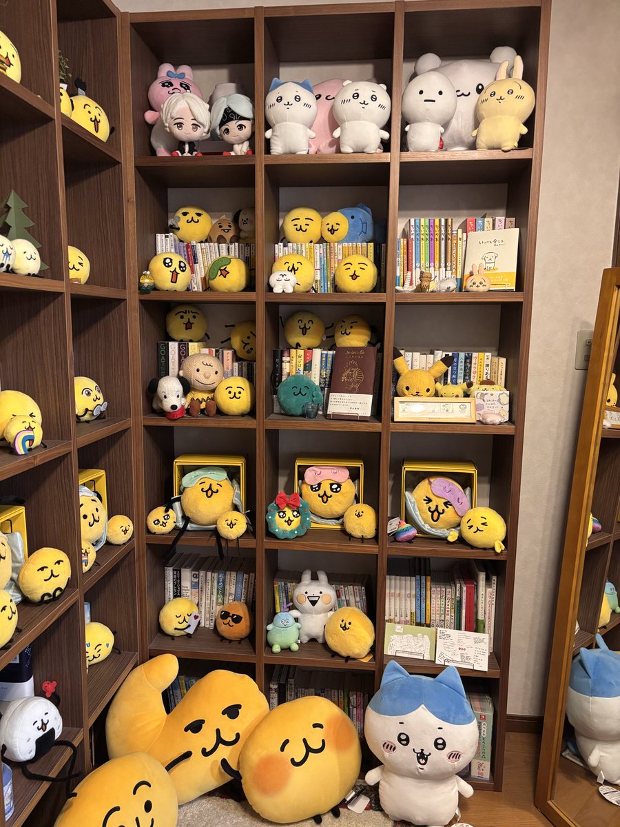 ken_1_rika's tweet photo. 6もじやってきた❣️もはや本棚ではない…
誰か止めて〜www
#えもじの子
#にじえも https://t.co/8UnG97BunE