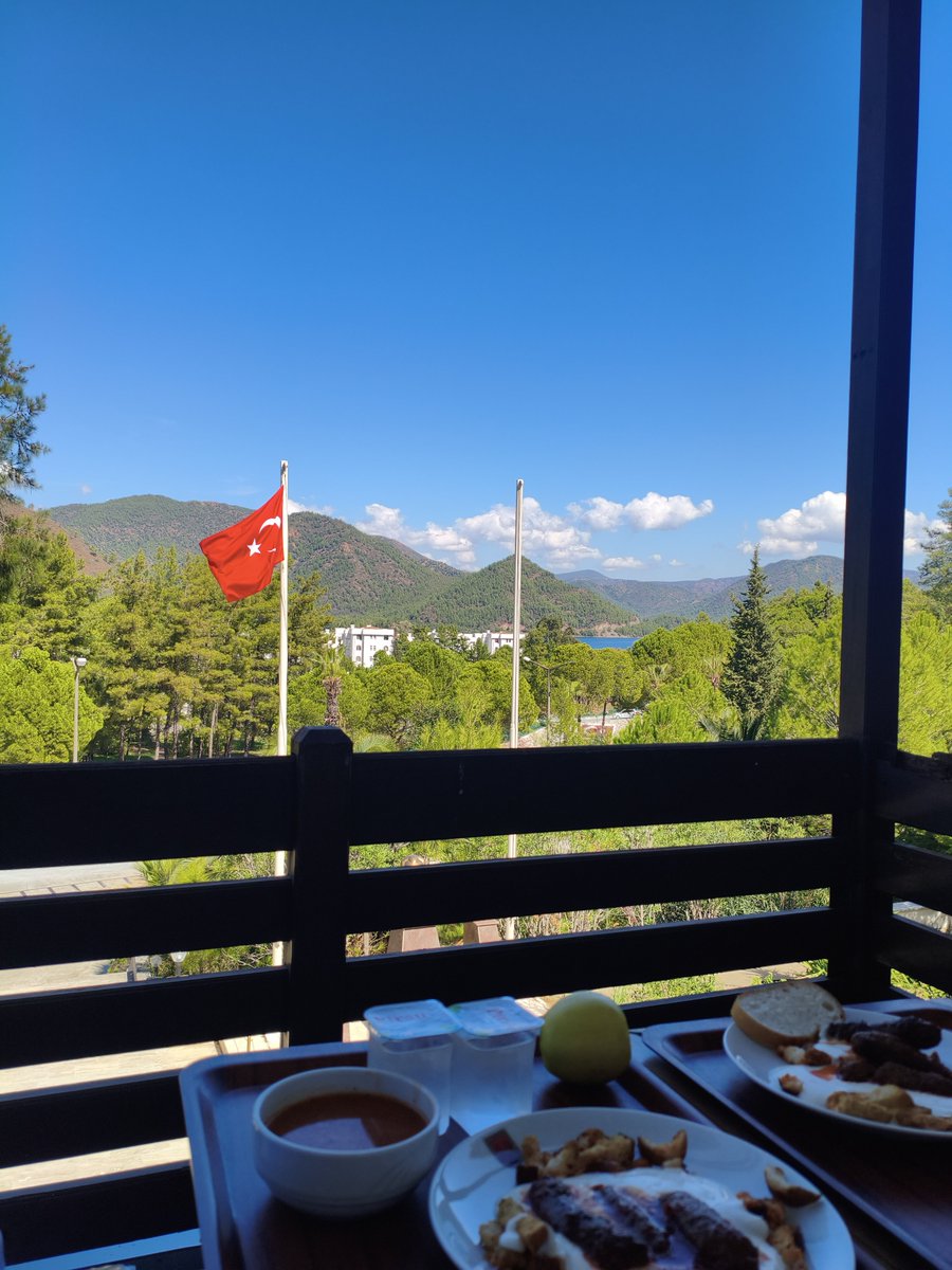 sumeyekskn's tweet photo. Açık havada öğle yemeği https://t.co/dtPWXIEbCo